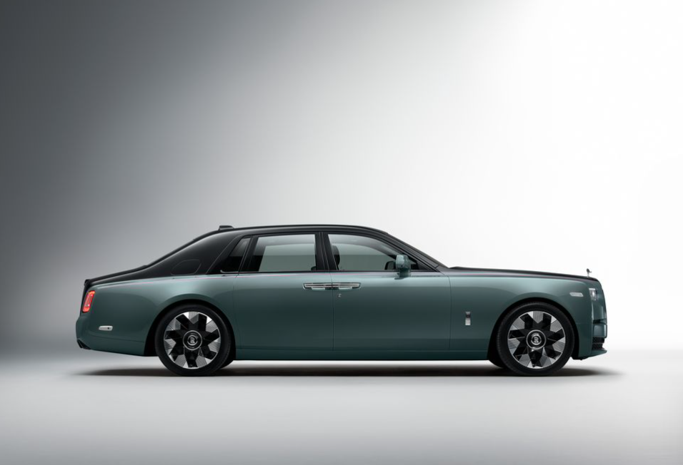 2025 Rolls-Royce Phantom Design